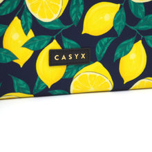 Charger l'image dans la galerie, housse-ordinateur-15"-midgnight-lemons-casyx