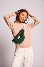 Charger l'image dans la galerie, sac-banane-olivia-velours-sapin-hindbag