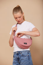 Charger l'image dans la galerie, sac-banane-andrea-rose-blush-hindbag