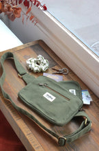 Charger l'image dans la galerie, sac-banane-harry-olive-hindbag-ethique-durable