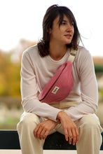 Charger l'image dans la galerie, sac-banane-hindbag-rose-blush-ethique-responsable