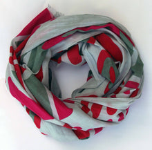 Charger l'image dans la galerie, foulard-coton-bio-shangha-fuchsia-les-belles-vagabondes
