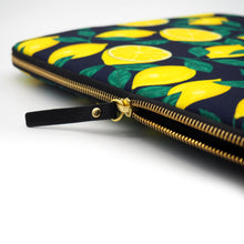 Charger l'image dans la galerie, housse-ordinateur-15"-midgnight-lemons-casyx
