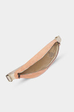 Charger l'image dans la galerie, banane-olivia-tressage-corail-hindbag
