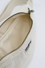 Charger l'image dans la galerie, sac-banane-olivia-velours-blanc-hindbag-ethique-responsable
