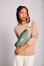Charger l'image dans la galerie, banane-olivia-velours-vert-eau-hindbag
