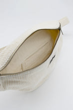 Charger l'image dans la galerie, sac-banane-L-sasha-velours-hindbag-responsable
