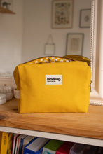 Charger l'image dans la galerie, trousse-toilette-leon-safran-hindbag-durable-ethique
