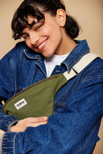 Charger l'image dans la galerie, sac-banane-hindbag-olive-ethique-responsable

