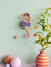 Charger l'image dans la galerie, hippocampe-rose-decoration-murale-studio-roof
