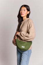 Charger l'image dans la galerie, sac-banane-andrea-olive-hindbag-ethique-responsable
