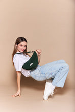 Charger l'image dans la galerie, sac-banane-andrea-vert-sapin-hindbag-ethique-durable
