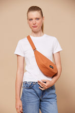 Charger l'image dans la galerie, sac-banane-andrea-sienne-hindbag-ethique-responsable
