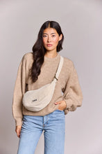 Charger l'image dans la galerie, sac-banane-demi-lune-andrea-velours-hindbag-ethique-responsable
