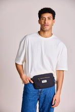 Charger l'image dans la galerie, sac-banane-harry-noir-hindbag-ethique-durable
