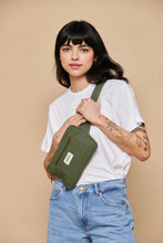 Charger l'image dans la galerie, sac-banane-harry-olive-hindbag-ethique-durable
