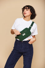 Charger l'image dans la galerie, sac-banane-harry-sapin-hindbag-ethique-durable
