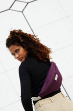 Charger l'image dans la galerie, sac-banane-hindbag-prune-ethique-responsable
