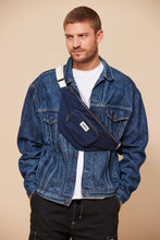 Charger l'image dans la galerie, sac-banane-XL-sofia-navy-hindbag-ethique-responsable
