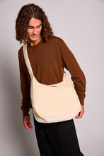 Charger l'image dans la galerie, sac-hobo-claire-velours-beige-hindbag-ethique-responsable
