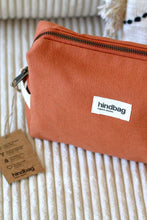 Charger l'image dans la galerie, trousse-toilette-leon-hindbag-eco-responsable
