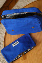 Charger l'image dans la galerie, trousse-toilette-alix-bleu-electrique-hindbag-ethique-responsable
