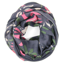 Charger l'image dans la galerie, echarpe-100%-laine-yvonna-gris-les-belles-vagabondes
