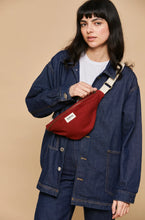 Charger l'image dans la galerie, sac-banane-hindbag-rouge-terracotta-ethique-responsable
