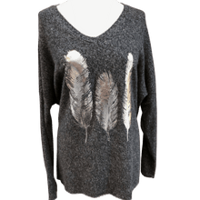 Charger l'image dans la galerie, pull-gris-3-plumes-argentees-face
